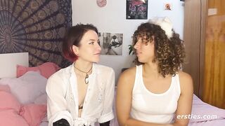 Ersties - Harte BDSM-Action mit Flora und July