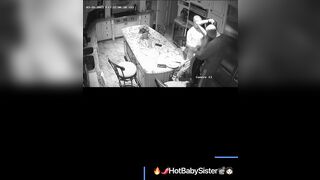 (coloque em modo tela cheia)Dono de arbnb colocou câmera escondida