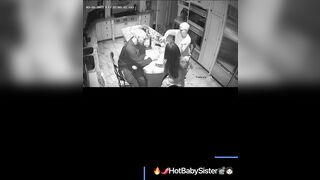 (coloque em modo tela cheia)Dono de arbnb colocou câmera escondida