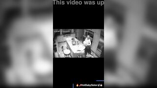 (coloque em modo tela cheia)Dono de arbnb colocou câmera escondida