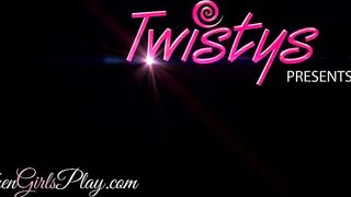 When Girls play - Two hot teens sissor