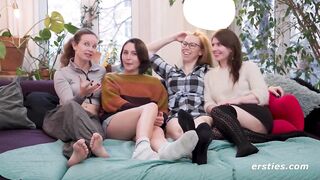 Ersties - Charlies erstes Mal lesbisch in einem heiï¿½en Vierer