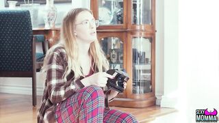 SEXY MOMMA - River Lynn Knows What Step Mom Lindsay Likes