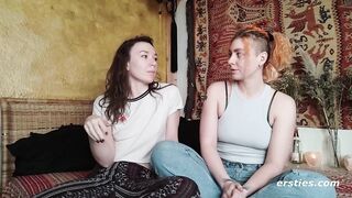 Ersties - Lesbische Squirting-Action mit Inanna und Zora aus Berlin