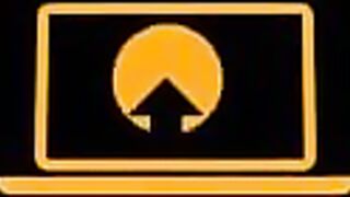 Mamandole el culo en cuatro en el baño