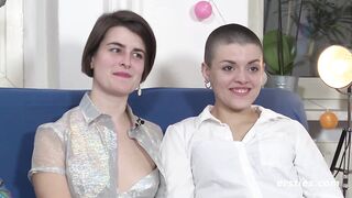 Ersties Die 26 j hrige Brasilianerin Tumpie wird von Luna S gerimmt und gefingert