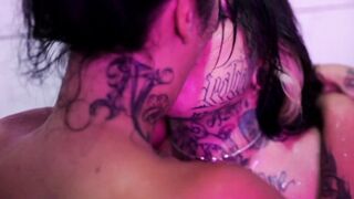 Bandits - Suspenseful action sex thriller, sex between women