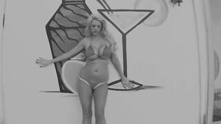 Lesbians Courtney Taylor and Scarlett Wild lesbian sex