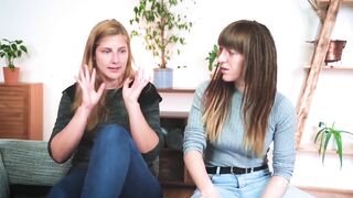 Ersties -Die Saarländerinnen Nicky F und Kate lecken und fingern sich gegenseitig