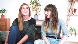 Ersties -Die Saarländerinnen Nicky F und Kate lecken und fingern sich gegenseitig