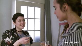 Ersties -Neu in Berlin! Birgit und Effie leben gemeinsam ihre Fantasien aus