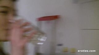 Ersties -Neu in Berlin! Birgit und Effie leben gemeinsam ihre Fantasien aus