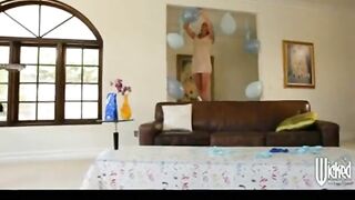 Smoking hot lesbians lick & fuck their pussies before the party