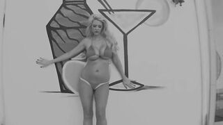 Lesbians Courtney Taylor and Scarlett – Wild lesbian sex