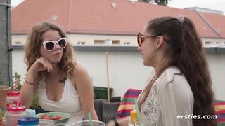Ersties Lesbische 4 er Pool Orgie auf der Dachterrasse