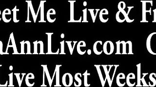 Milf Julia Ann plays with Siri's Big Booty!