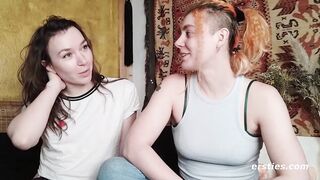 Ersties - Zora und Innana bringen sich gegenseitig zum Squirten