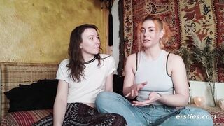 Ersties Zora und Innana bringen sich gegenseitig zum Squirten