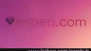 Lesbea Straight woman tries lesbian sex