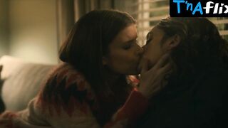 Kate Mara Lesbian Scene in Class Of '09
