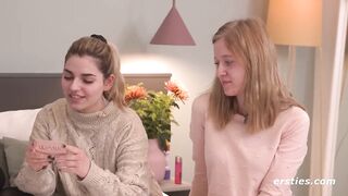 Ersties - Mädels-Tag zu viert mit intimen Details und einer heißen Orgie