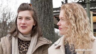 Ersties Amanita und Sally D beim lesbischen Date mit H hepunkt