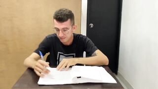 PROFESOR NO ME DUELE !! MI MAESTRO ROMPE MI VAGINA