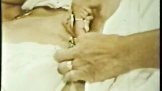 Lesbian Peepshow Loops 536 70s and 80s - Scene 4