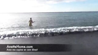 copines lesbiennes a la plage en cam direct 