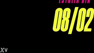 Ela enfiou tudo na bucetinha