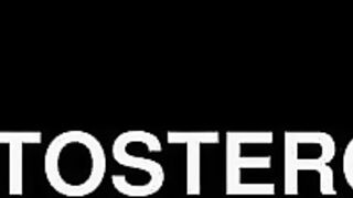 Ela enfiou tudo na bucetinha