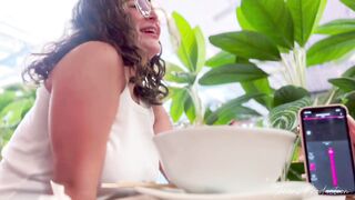 HAVING MY FRIEND CONTROLLING ME WITH LUSH IS MY FAVORITE PLAN!!