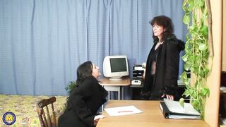 Mature.nl - Mature Brunette Harrietta and Kristin Share Hairy Pussy Pie