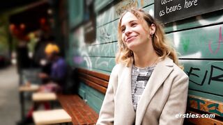 Ersties - Endlich ihr erster lesbischer 4er-Gangbang!