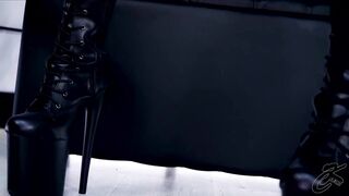 Nier Automata 2B VS HorseMachine