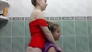 Kinky College Coeds Take A Bath