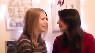 Amateur girls kissing