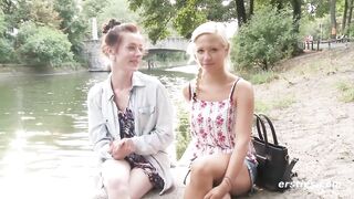 Deutsche Mädels vergnügen sich in der Umkleidekabine