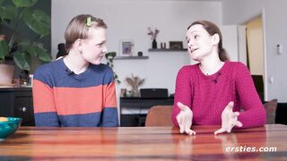 Ersties - Pornoproduzentin Sally B trifft heißes Fan Girl Emma K