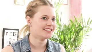Ersties - Die blonde Isabella wird mit Cataleya ganz glücklich!