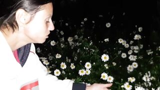 Sex with a housekeeper after a walk in the garden - Lesbian-candys
