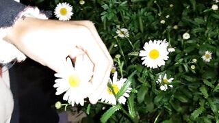 Sex with a housekeeper after a walk in the garden - Lesbian-candys