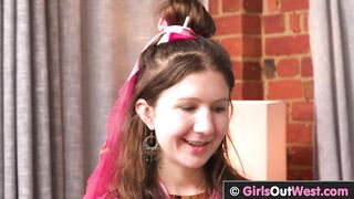 Hairy chick squirts during sapphic fuck