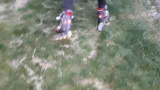I jerked off my trainer's hairy pussy during a roller skating session - IkaSmokS