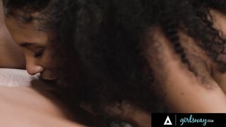 Hot Babes Have Passionate Threesome