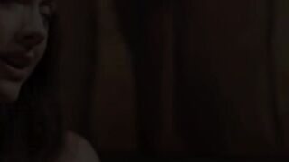 Stepmom scissoring les babe in her bed