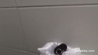 Ersties - Lesbischer Spaß mit Vibro-Eier in der Umkleide und versteckt in der Ubahn