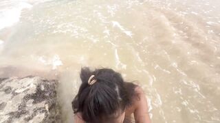 Fucking the hottie on the beach with everyone watching
