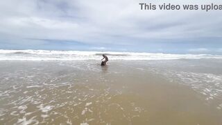 Fucking the hottie on the beach with everyone watching