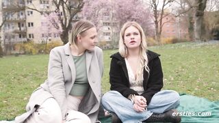 Ersties - Nina C und Emma K haben Analsex mit einem Strapon.